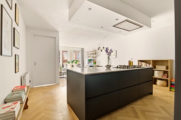 Medium property photo - Van Oldenbarneveldtstraat 52H, 1052 KC Amsterdam